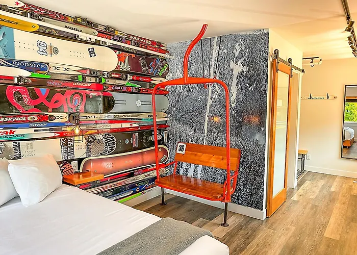 Crash Hotel Squamish